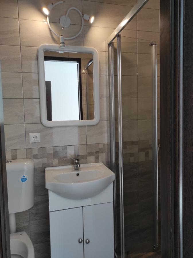 Garsoniera Cocheta Zona Coresi Mall Brasov Ngoại thất bức ảnh