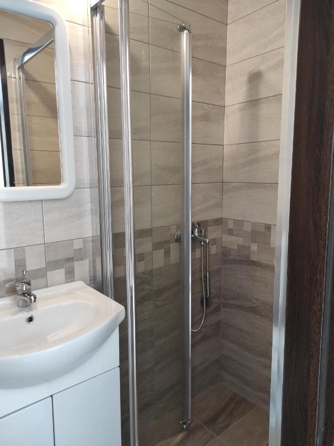Garsoniera Cocheta Zona Coresi Mall Brasov Ngoại thất bức ảnh